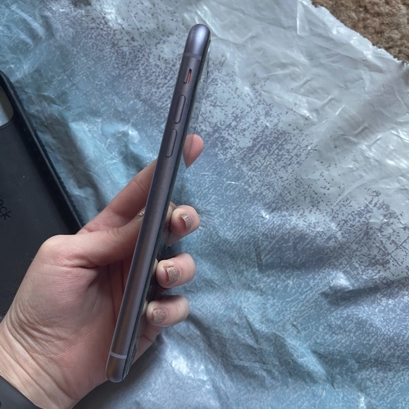 Iphone 11 - SOLD - Picture 5 of 9